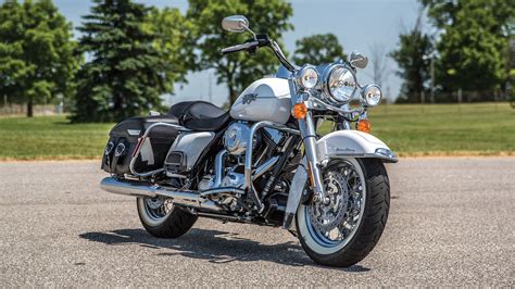 Jul 22, 2021 · Published Jul 22, 2021. From a massive six-gallon fuel tank to hard saddlebags and crash bars, the new 2021 Road King is made for long journeys on the open road. The Harley-Davidson Road King is no ordinary Harley – it’s an entry-level touring bike in the 2021 Harley lineup. A true classic, an All-American legend with no visible update from ... 